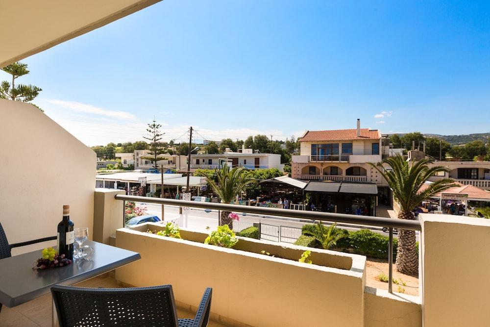 Yiannis Apartments Adelianos Kampos Exterior photo