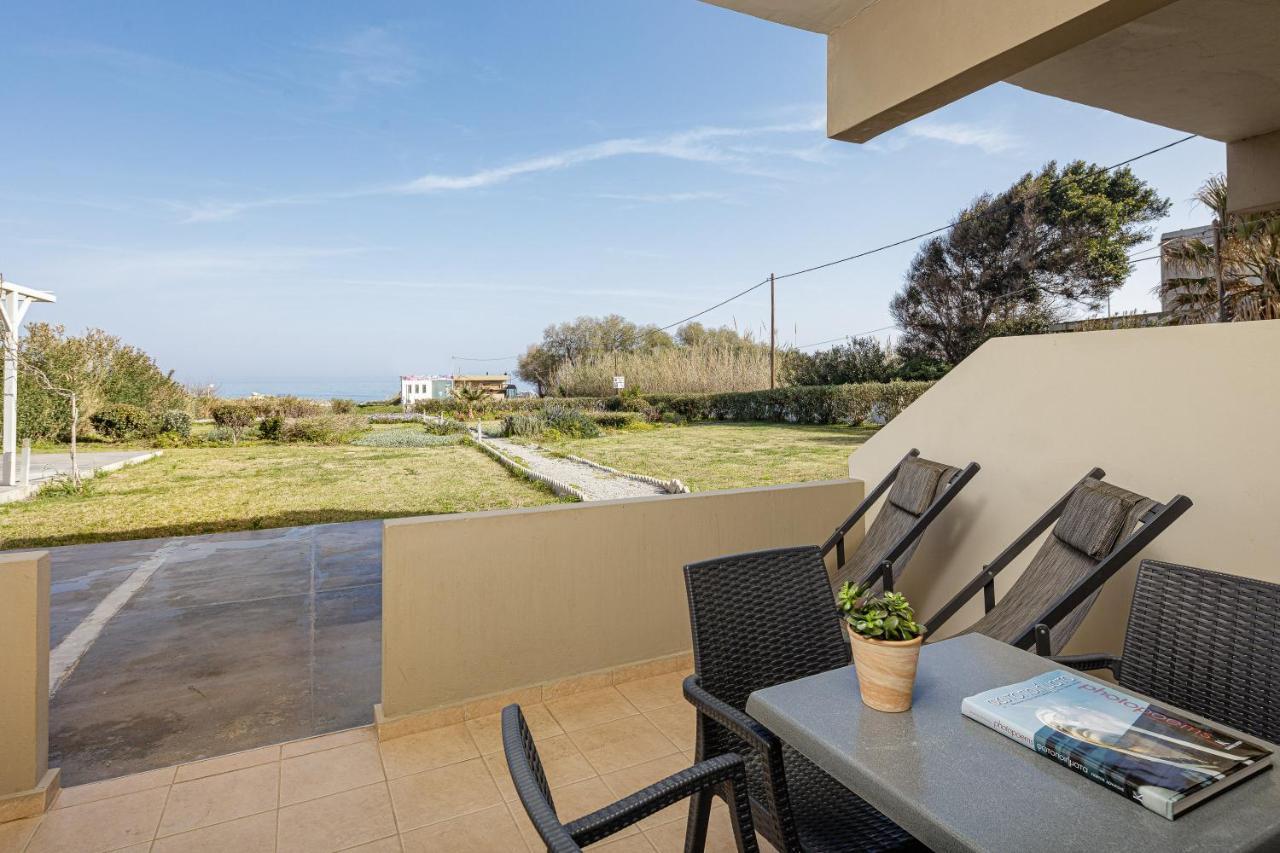 Yiannis Apartments Adelianos Kampos Exterior photo