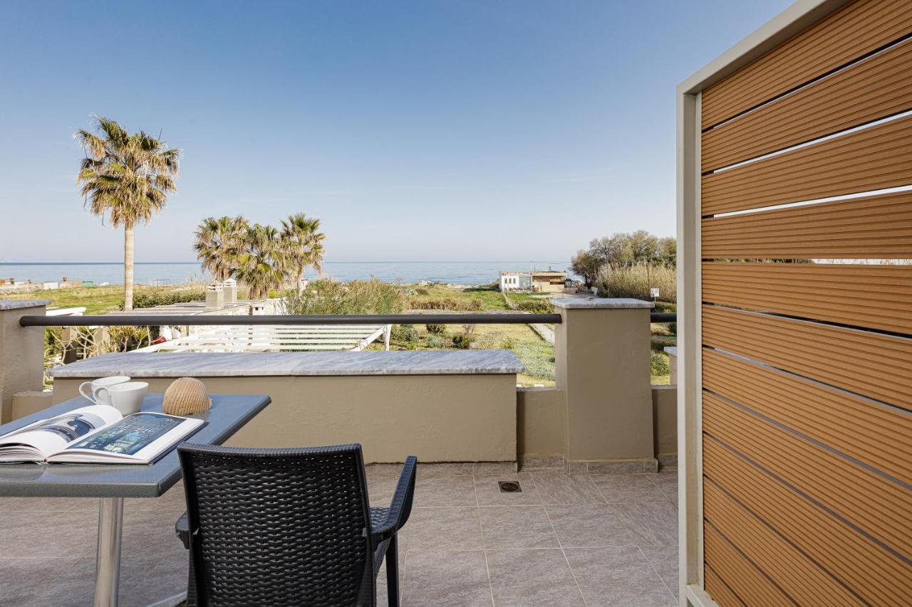 Yiannis Apartments Adelianos Kampos Exterior photo