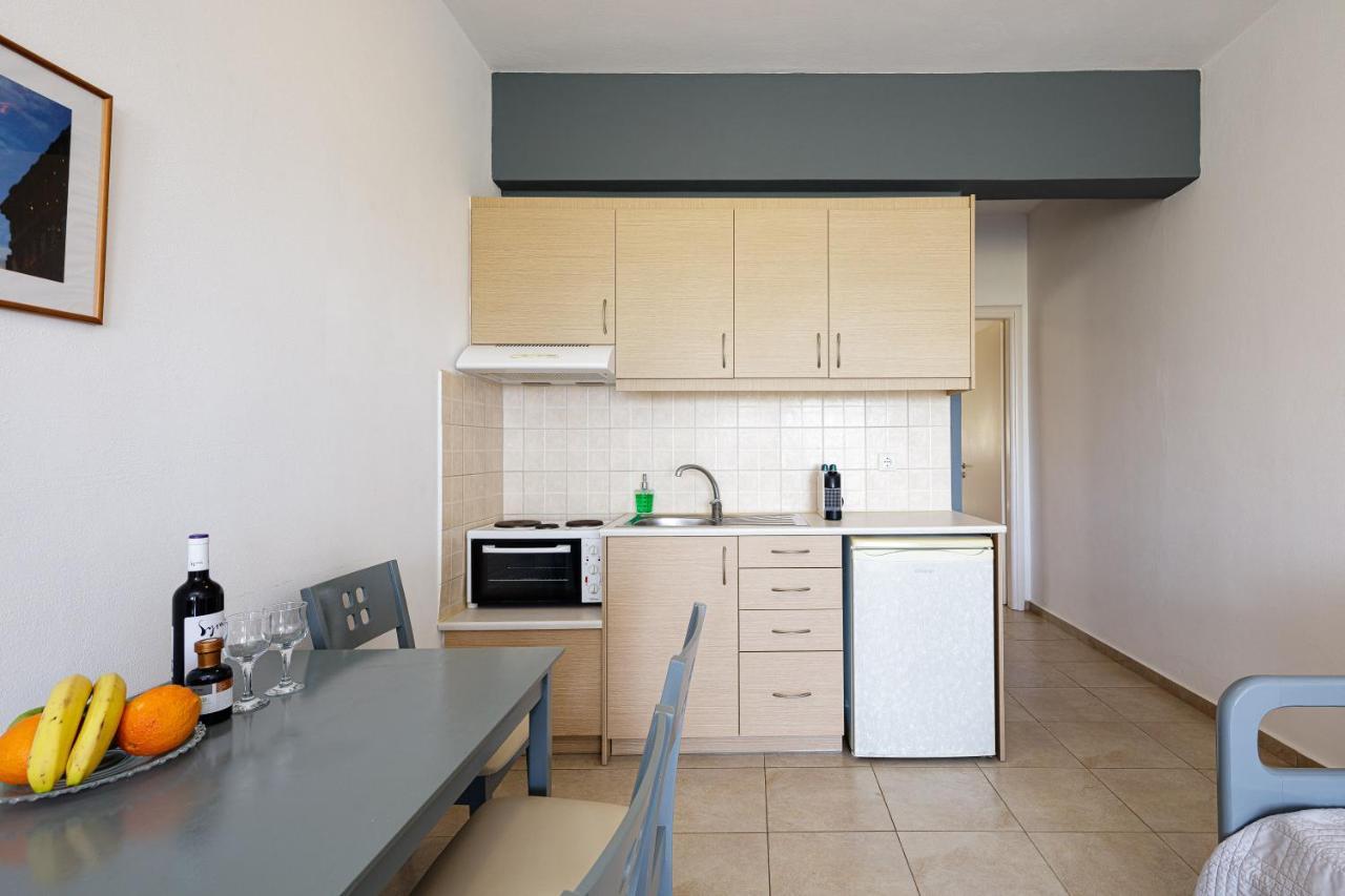 Yiannis Apartments Adelianos Kampos Exterior photo