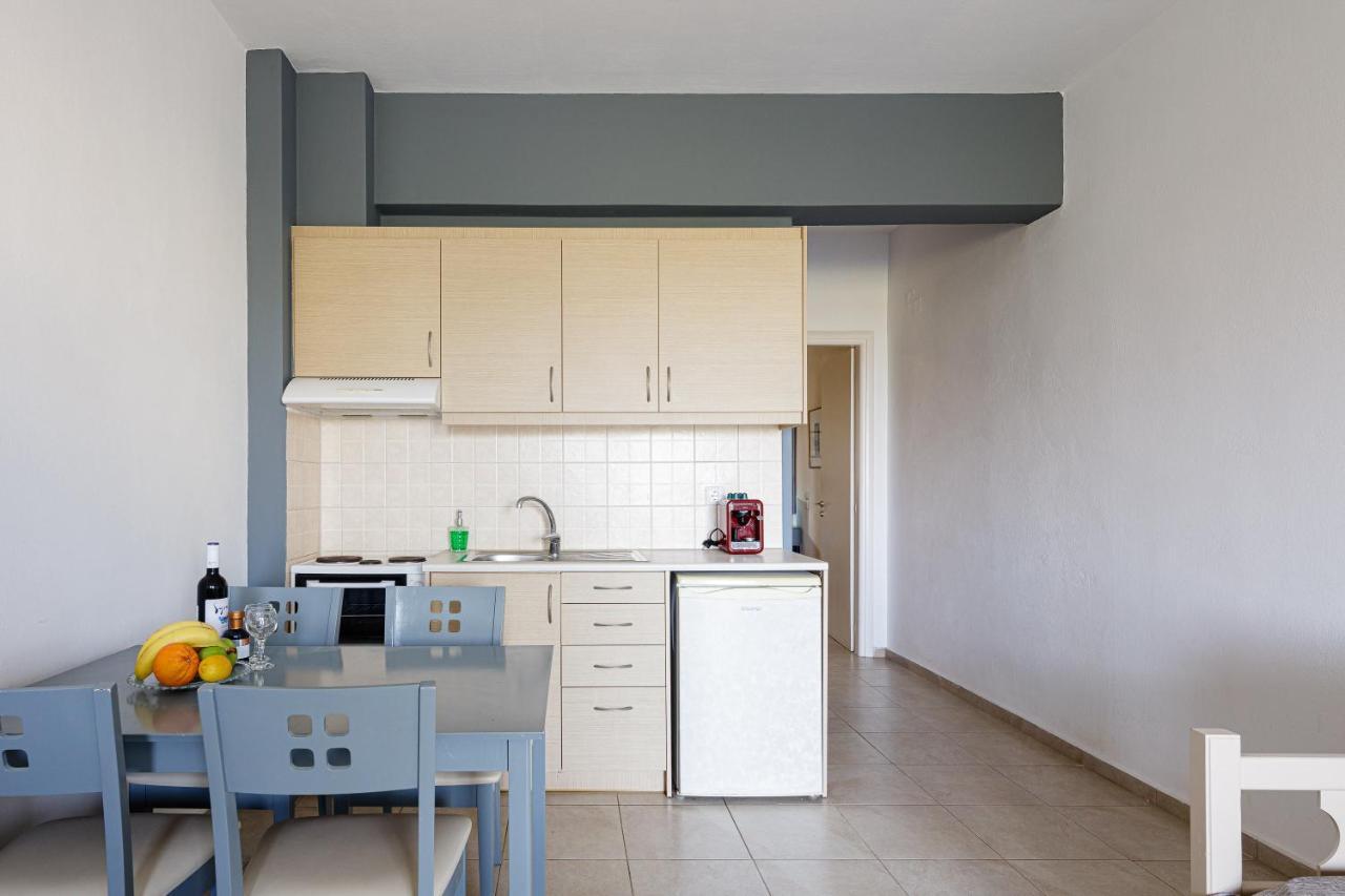 Yiannis Apartments Adelianos Kampos Exterior photo