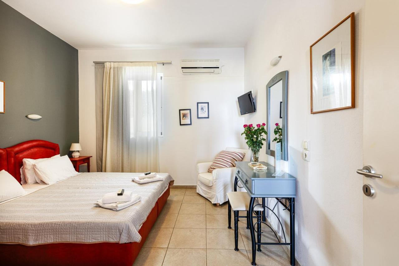 Yiannis Apartments Adelianos Kampos Exterior photo