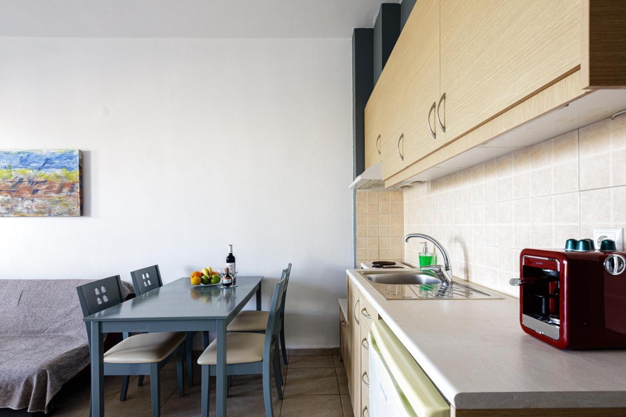 Yiannis Apartments Adelianos Kampos Exterior photo