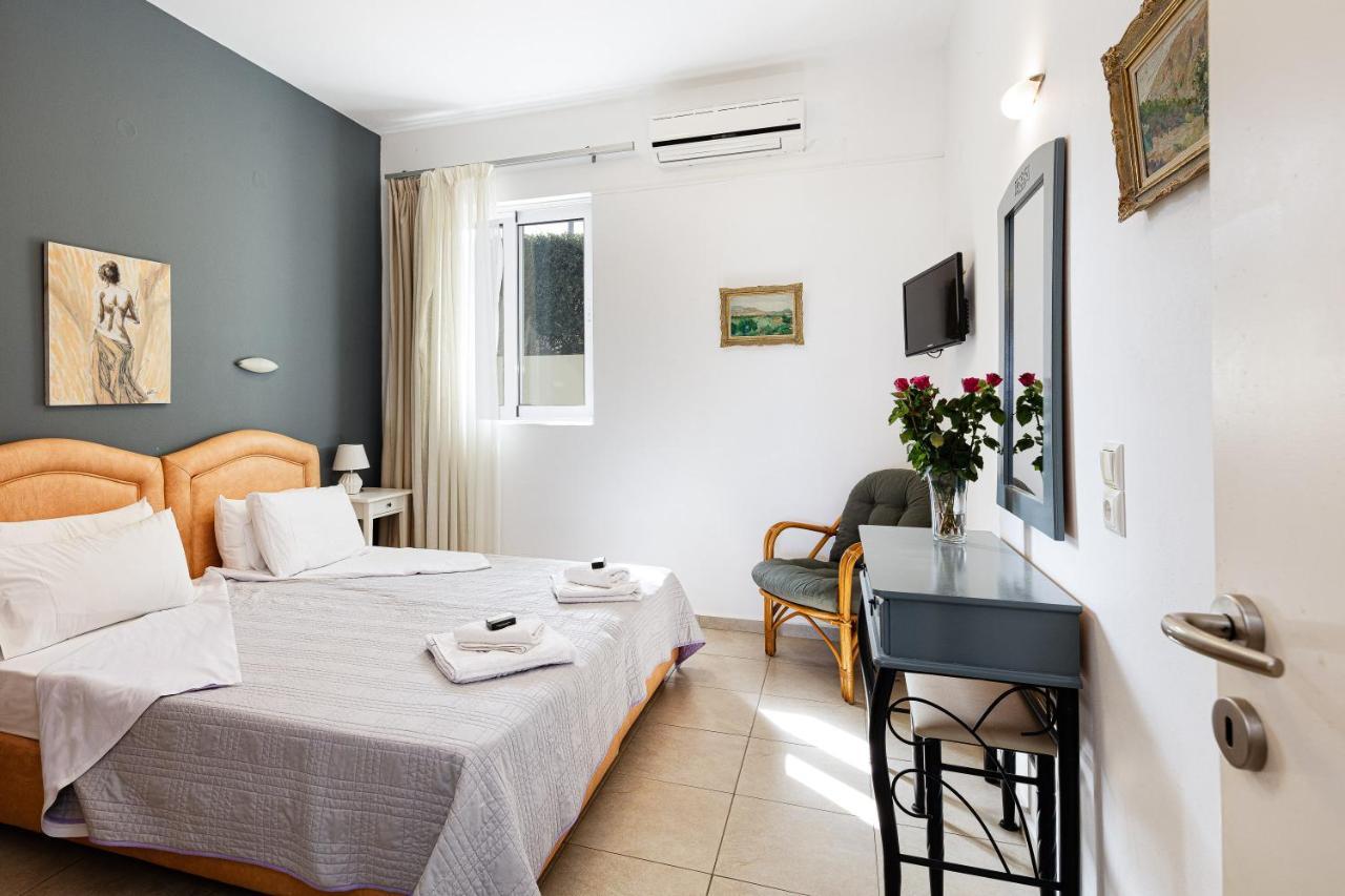 Yiannis Apartments Adelianos Kampos Exterior photo