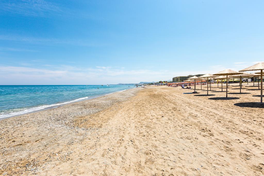 Yiannis Apartments Adelianos Kampos Exterior photo