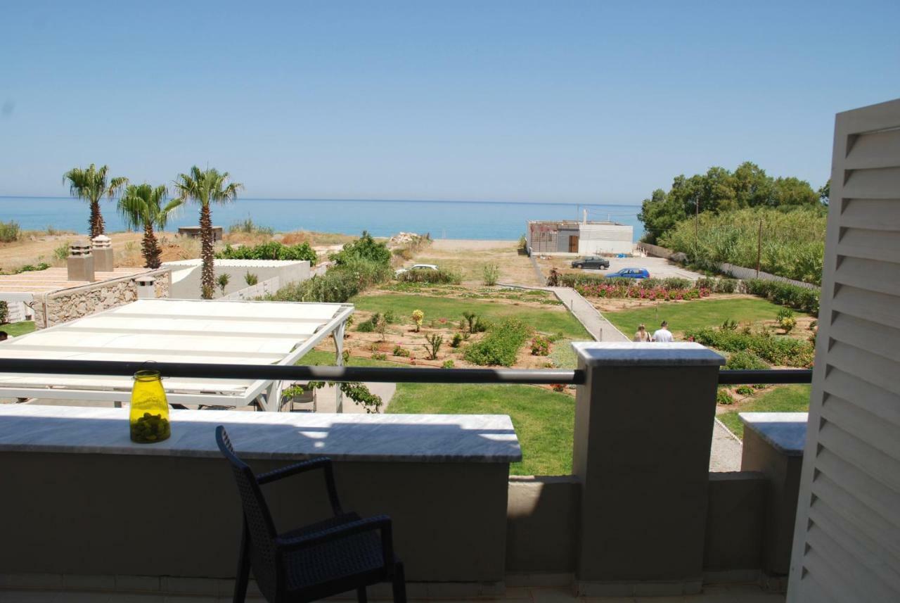 Yiannis Apartments Adelianos Kampos Exterior photo