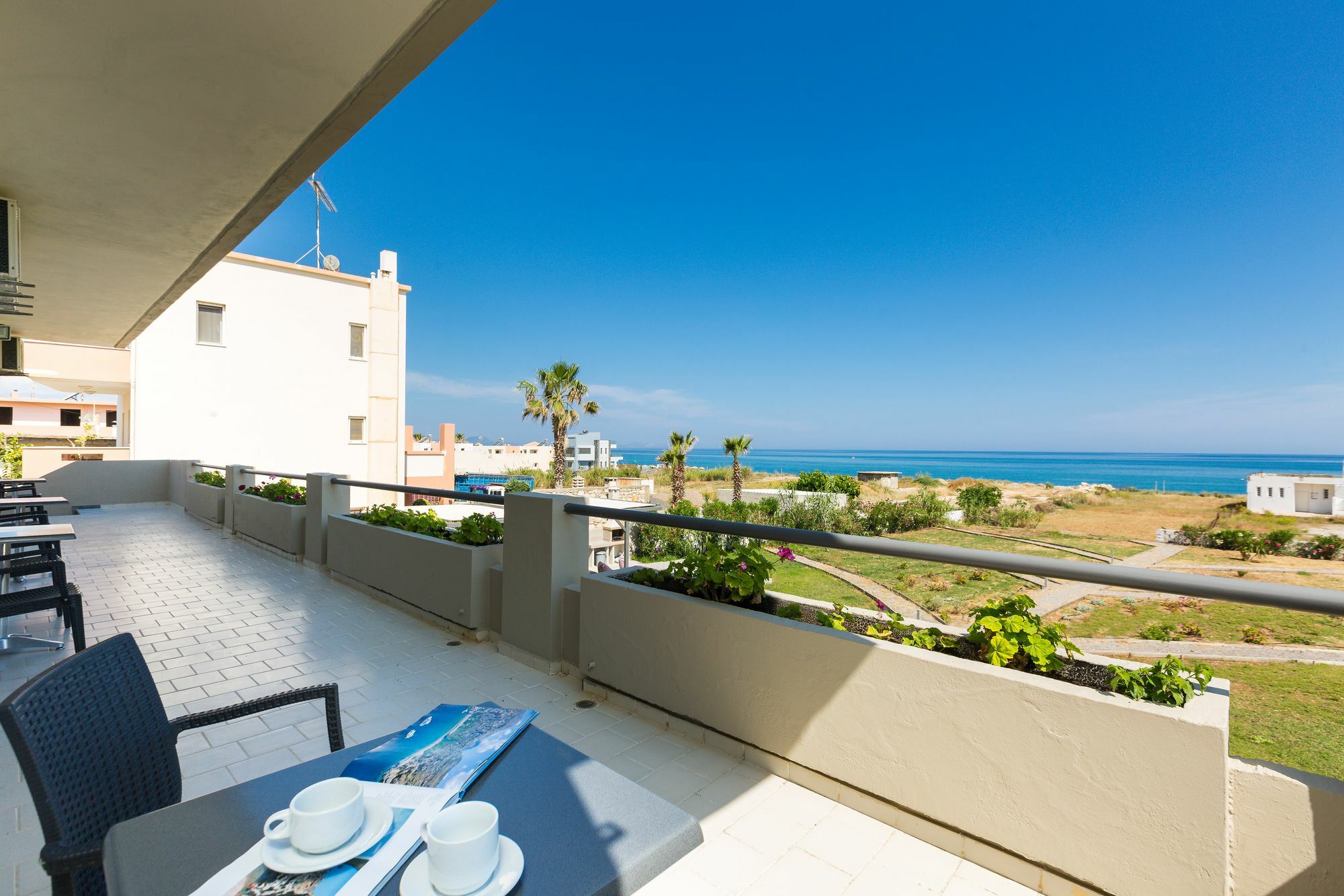 Yiannis Apartments Adelianos Kampos Exterior photo