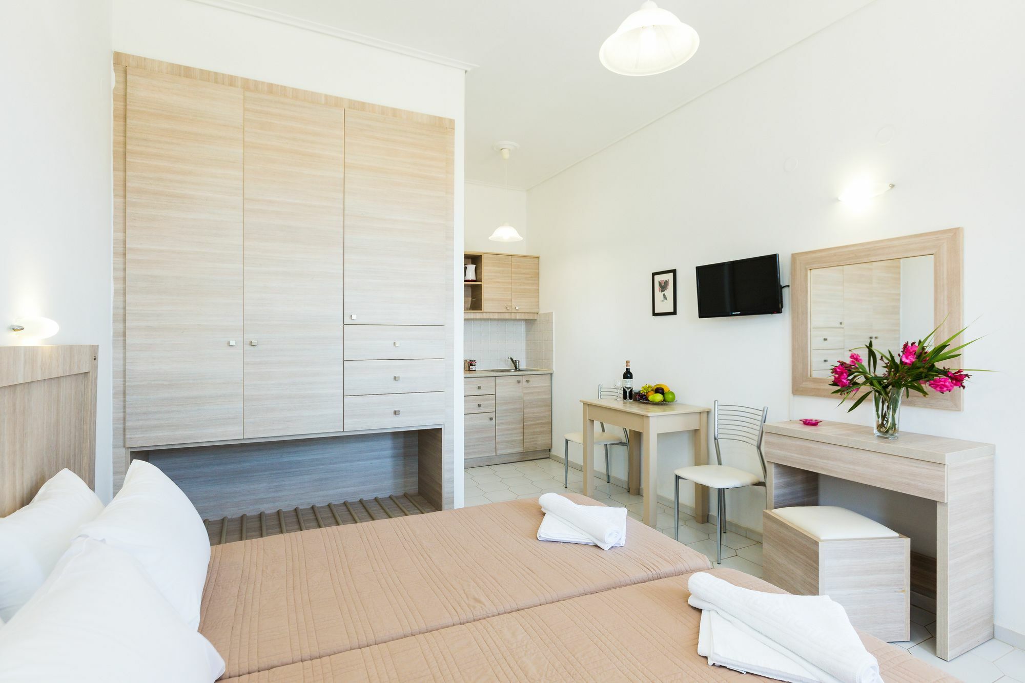 Yiannis Apartments Adelianos Kampos Exterior photo