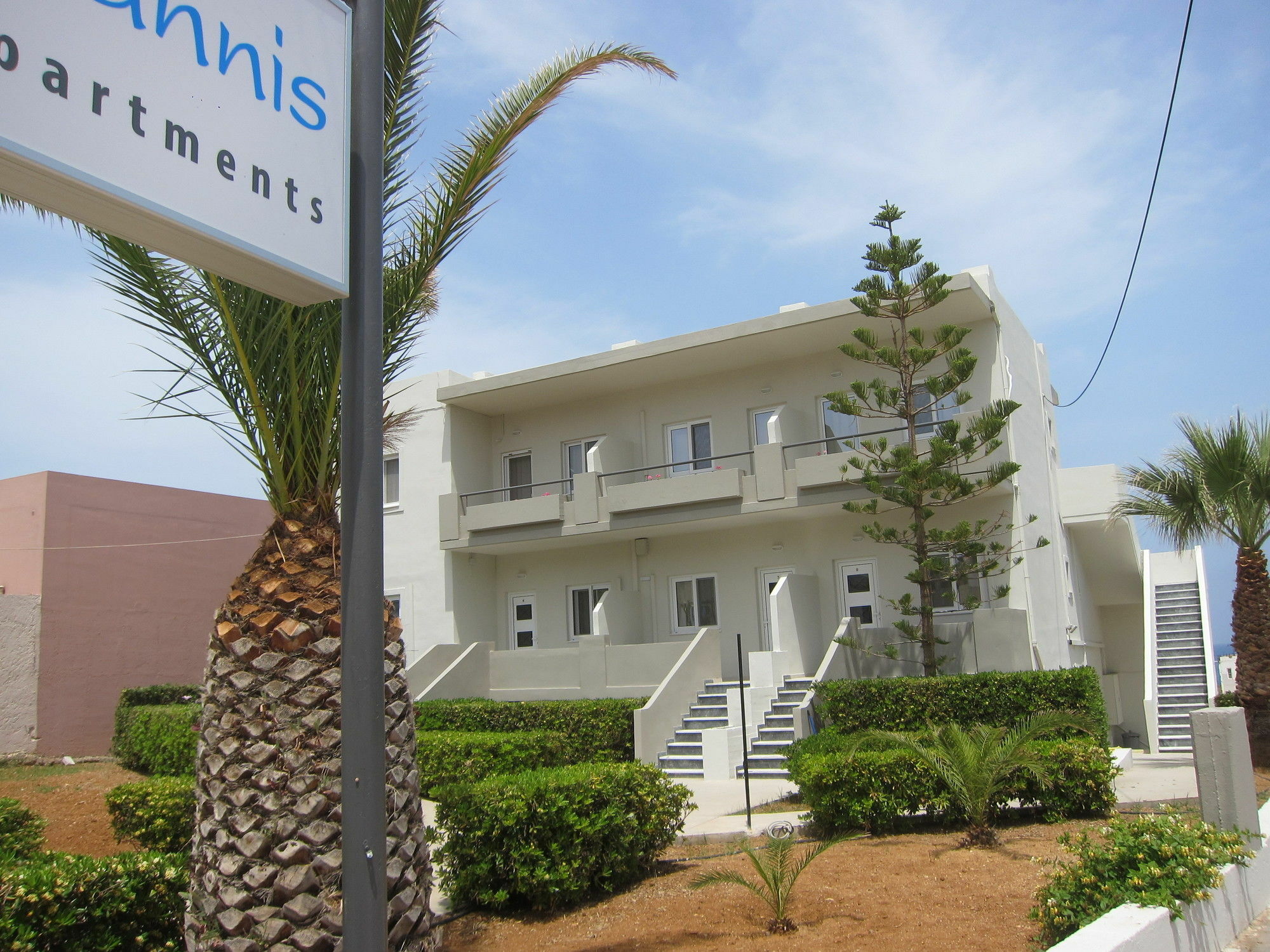 Yiannis Apartments Adelianos Kampos Exterior photo