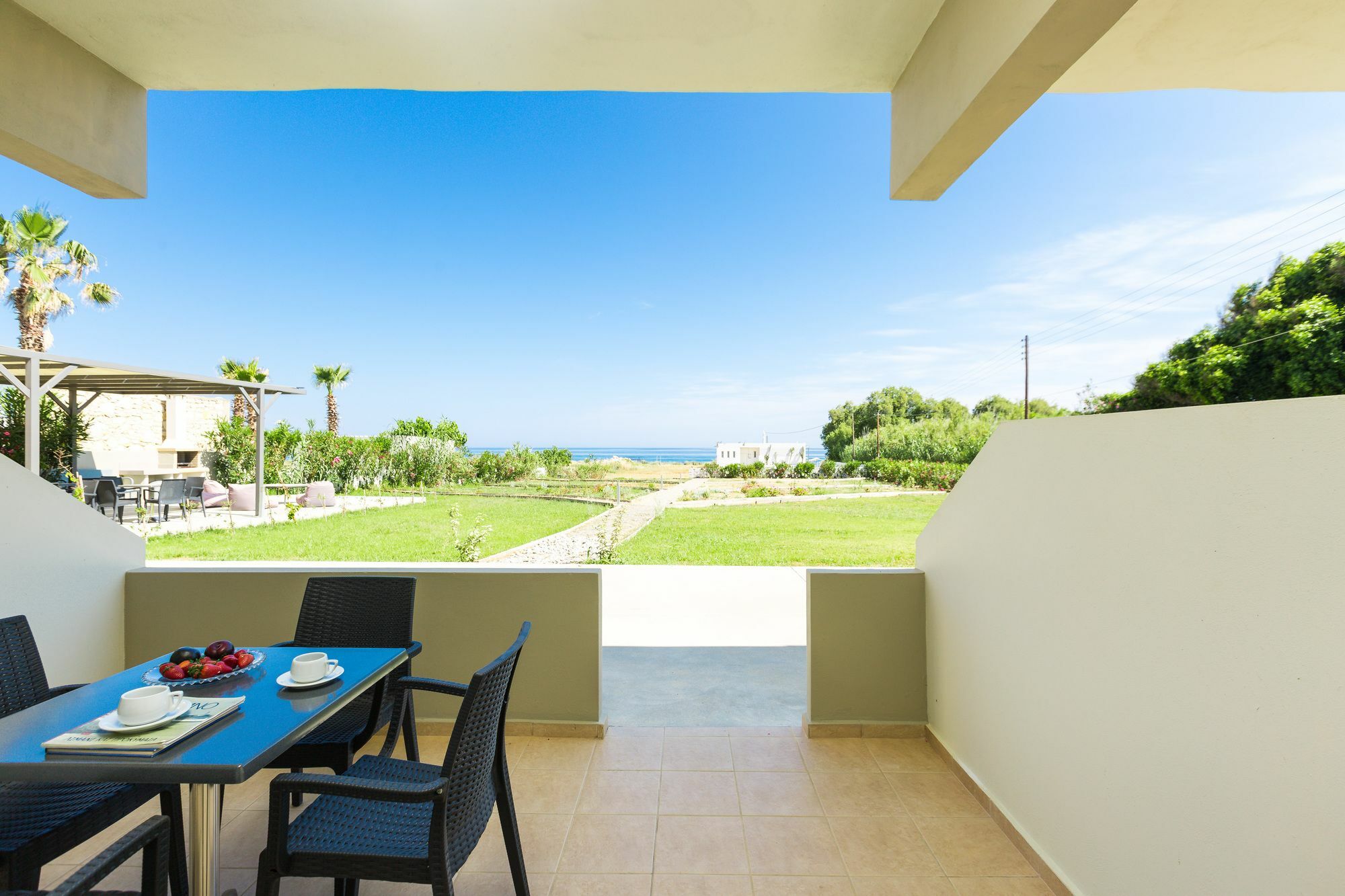Yiannis Apartments Adelianos Kampos Exterior photo