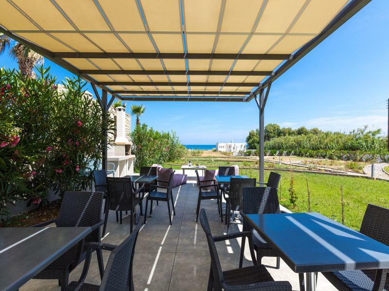 Yiannis Apartments Adelianos Kampos Exterior photo