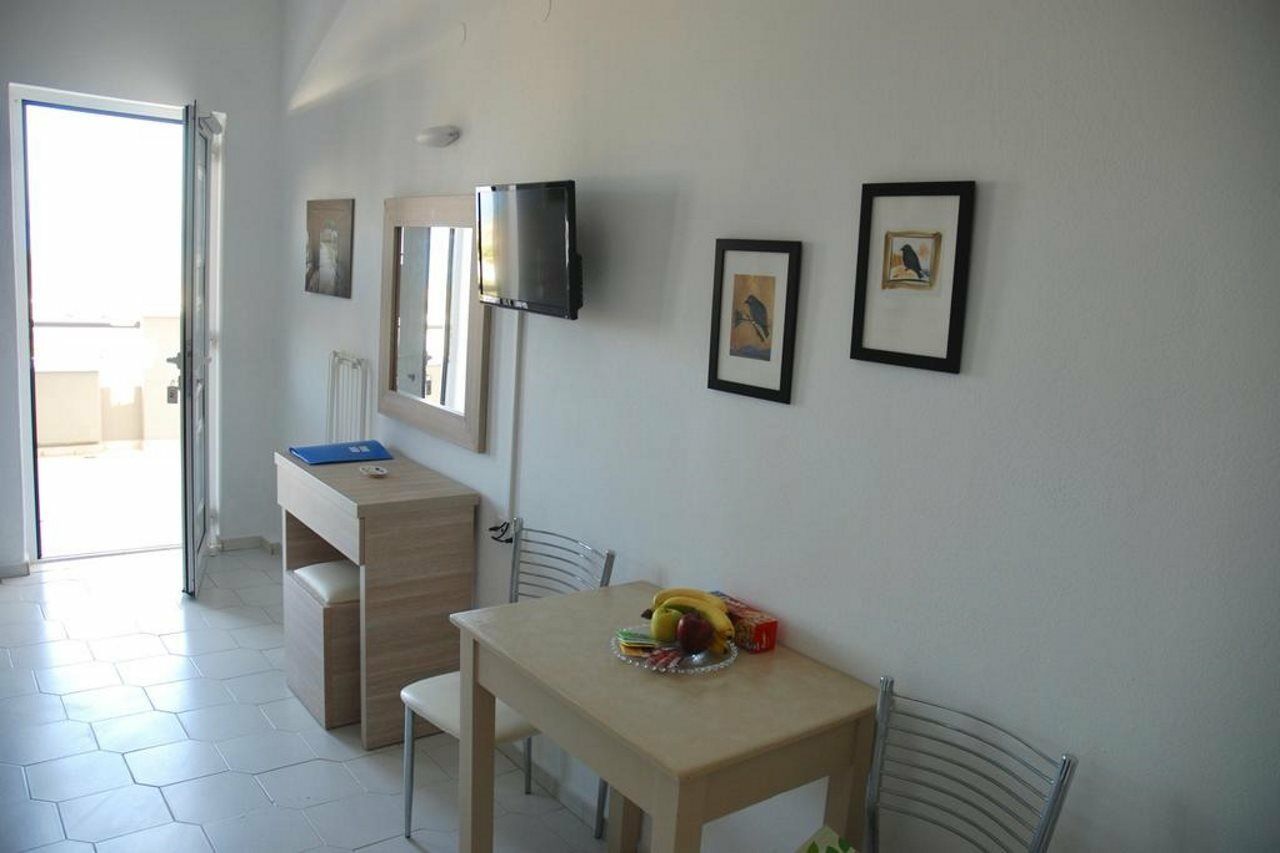 Yiannis Apartments Adelianos Kampos Exterior photo